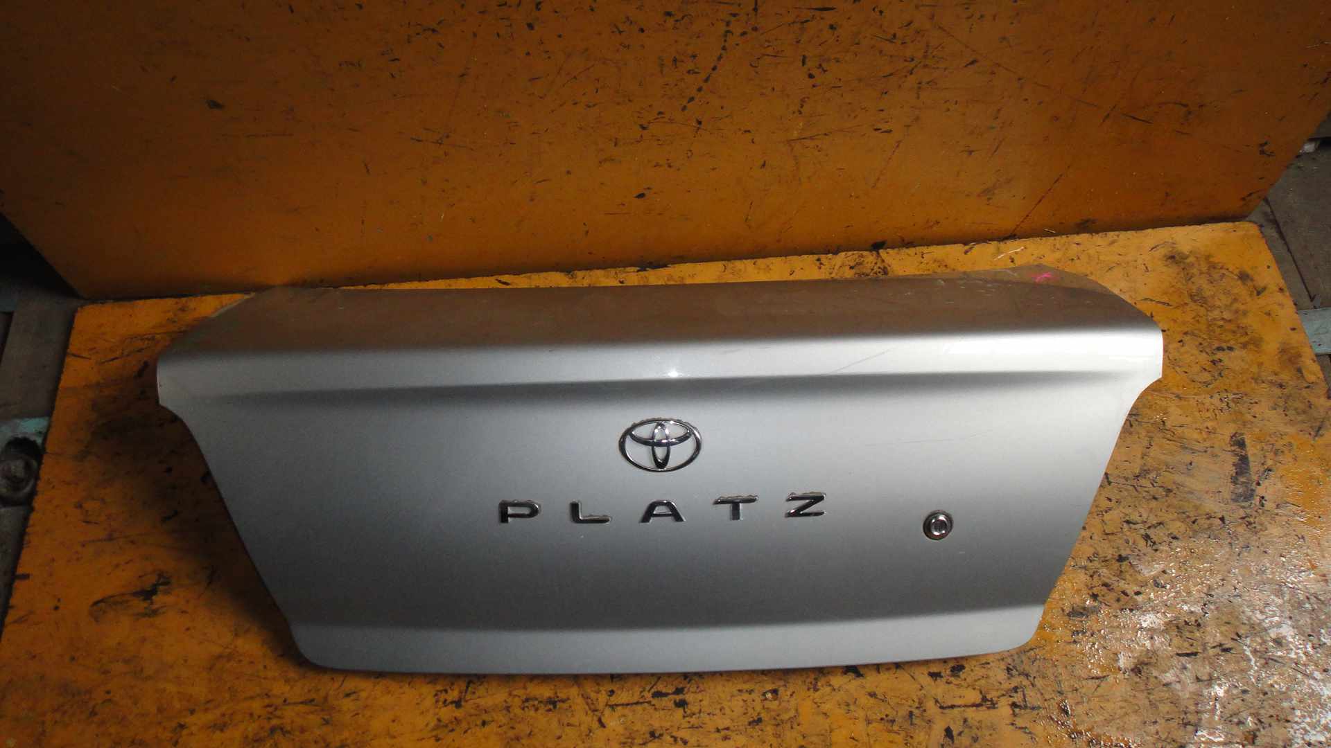 крышка багажника TOYOTA PLATZ NCP12